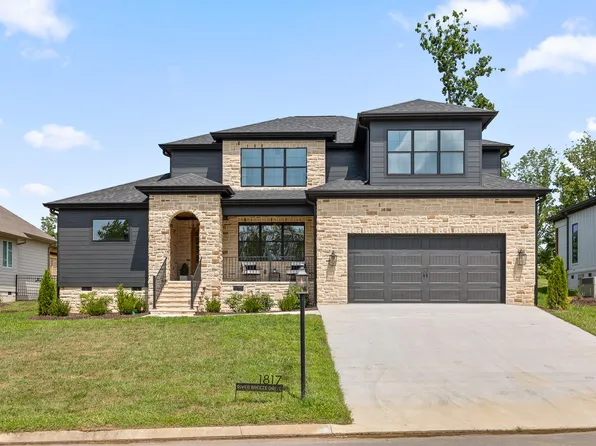 1817 River Breeze Dr, Soddy Daisy, TN 37379