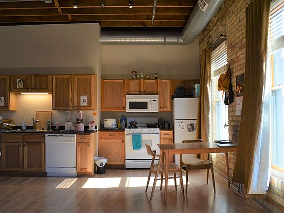 5th image of 1025 Washington Ave S APT 306