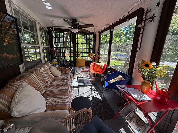 4th image of 2425 Demington Dr #2666