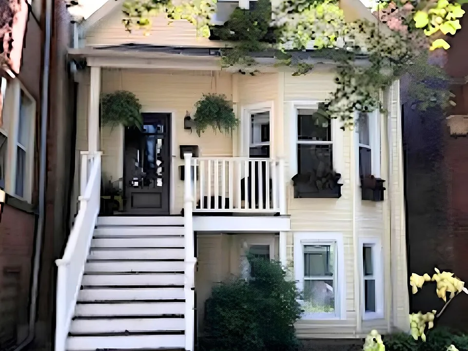 N Paulina St