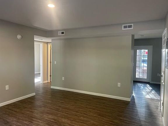 2nd image of 1804 Parkwood Ln #14