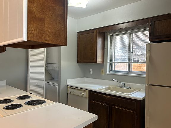 5th image of 1250 S Monaco Pkwy APT 97