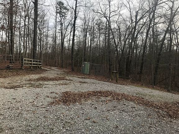 5th image of 706 Spruce Creek Dr