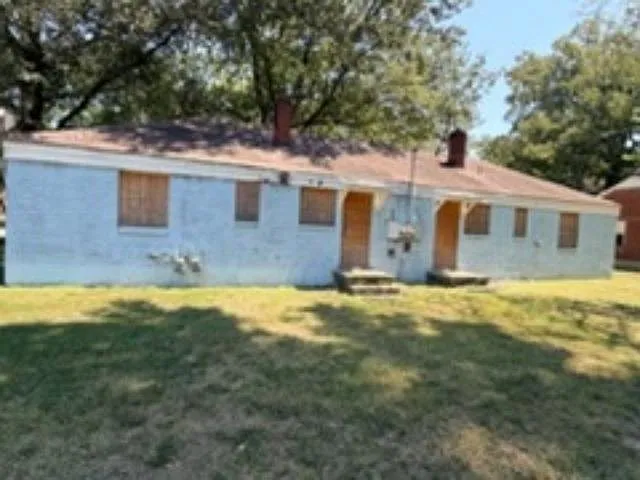 2 bed, 1.0 bath, 732 sqft, $775 — Photo 2