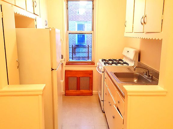 4th image of 13510 Grand Central Pkwy APT 605