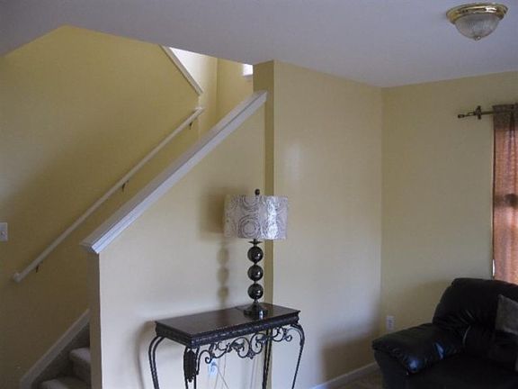2nd image of 6049 Aspen Way