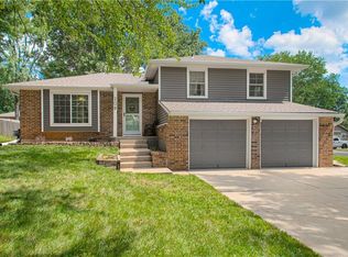 209 SW Palo Dr, Blue Springs, MO 64014