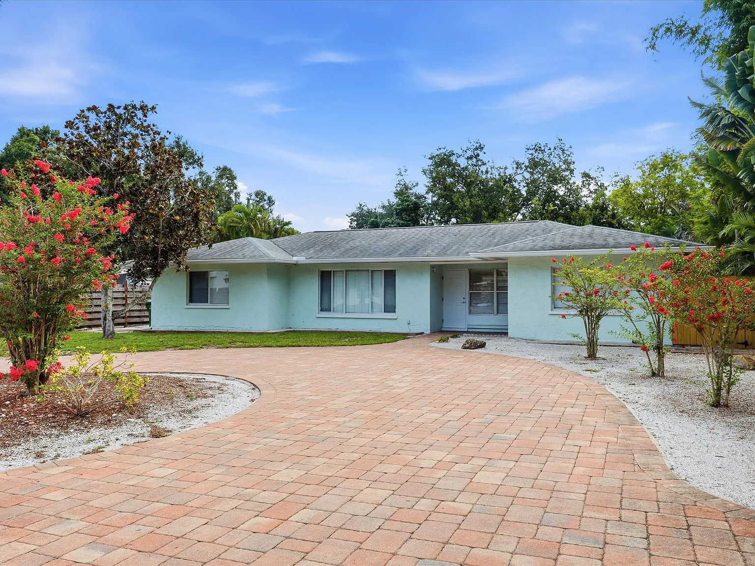 4 bed, 2080 sqft, $4,200 — Photo 1