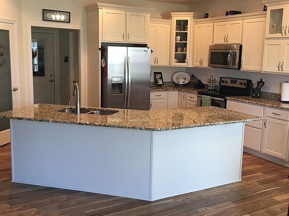 2nd image of 1800 Paradise Ln