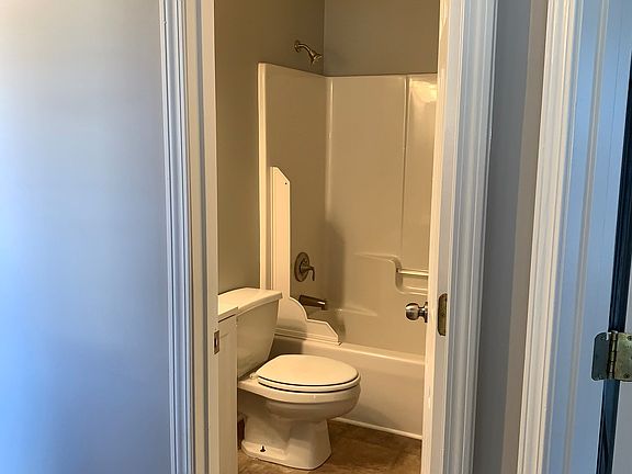 5th image of 13 Twin Falls Dr