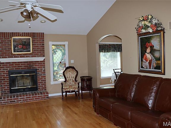 5th image of 719 Camelot Estates Dr