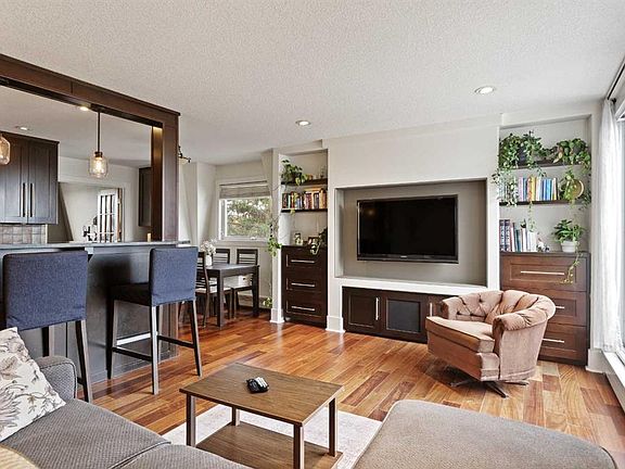 3rd image of 312 N Cedar Cres SW #301