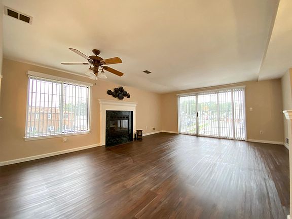 5th image of 10 Saturn Ln #10