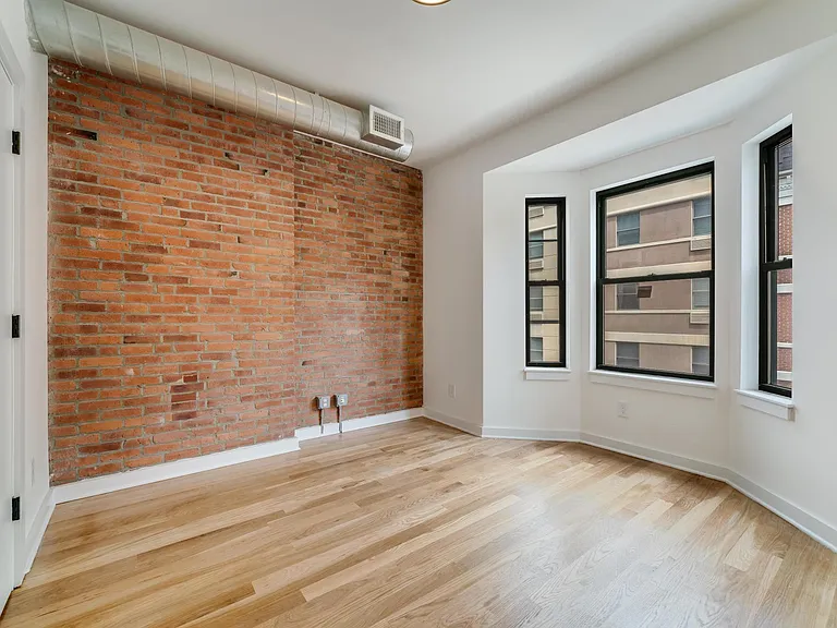 303 1st St #6 — Photo 21