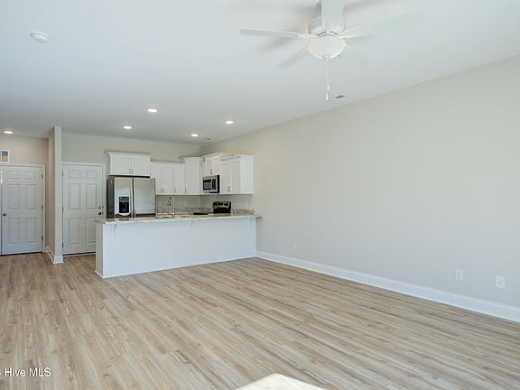 5th image of 215 Sandpiper Place