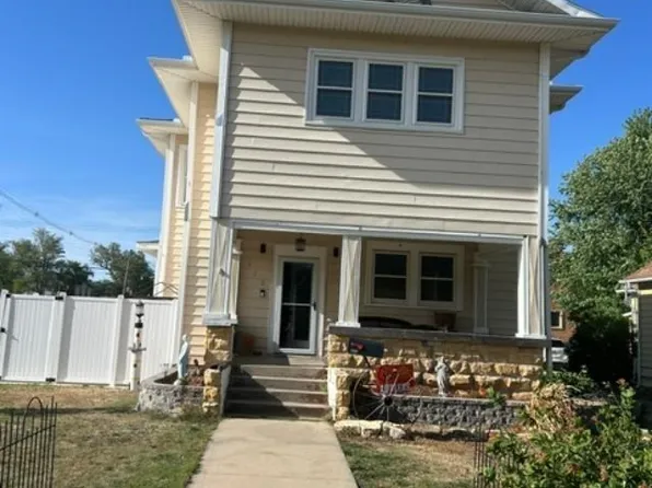 472 W 2nd St, Hoisington, KS 67544