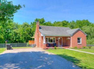 504 Robertson St, Radford, VA 24141