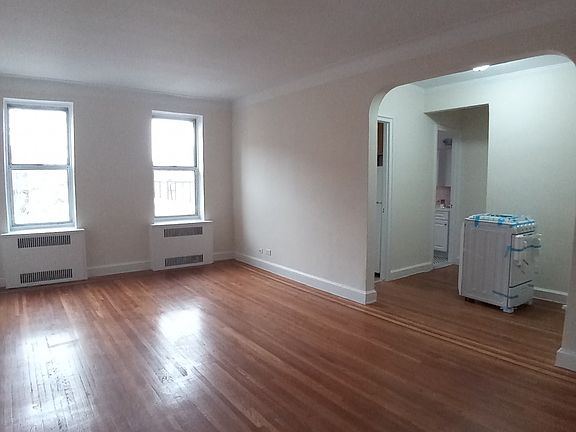 2nd image of 109-05 Queens Blvd #Xl