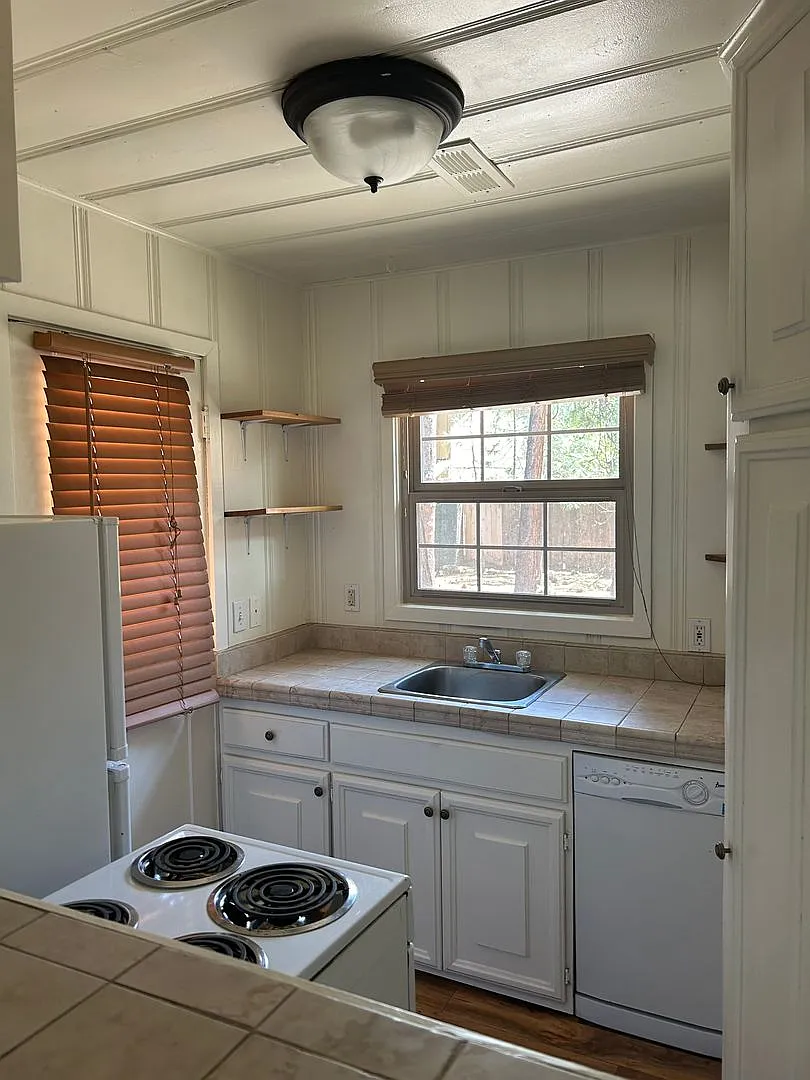 Quaint Cabin in Great Location near Heavenly — Photo 2