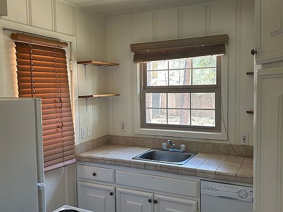 2nd image of 3682 Alder Ave
