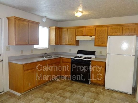 4th image of 942 Pedro Dr