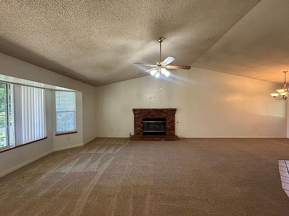 3rd image of 2609 Violet Ct
