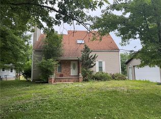 310 Eagle Bluff Dr, Oakwood, IL