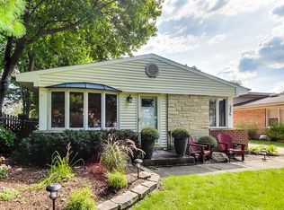 336 Kenloch Ave, Libertyville, IL 60048