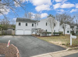 116 Elm Tree Ln, Sterling, VA 20164