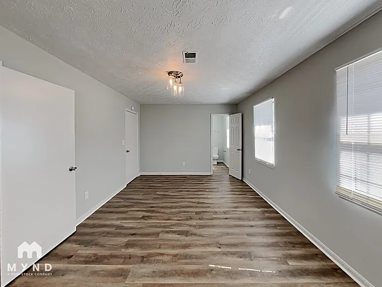 115 Carver St — Photo 9