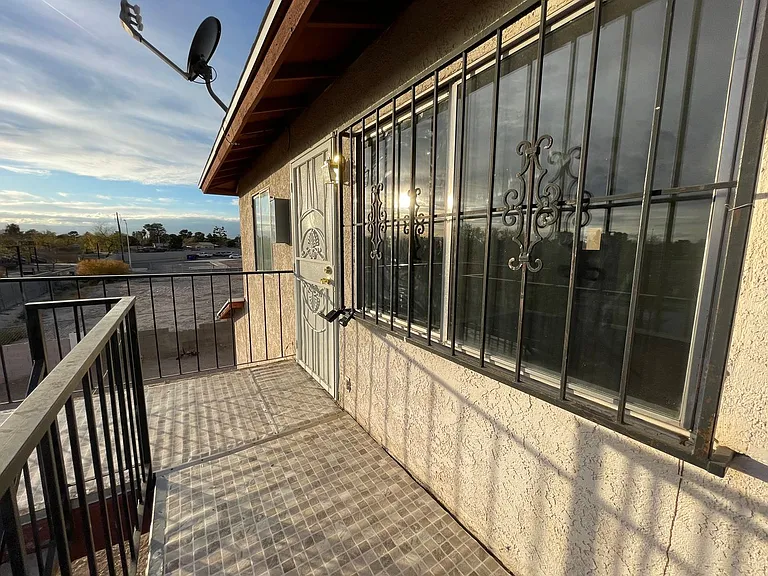 1400 Henry Dr — Photo 12