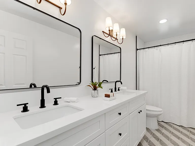 2904 Levante St — Photo 6