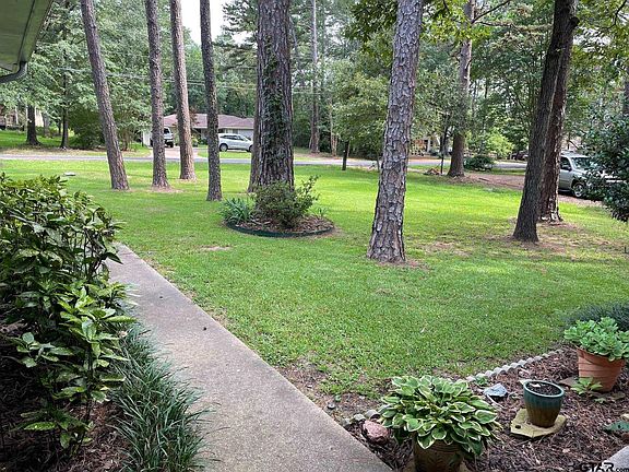 2nd image of 1515 Tanglewood Dr E