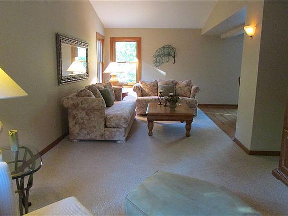 5th image of 1719 Apple Hill Ln