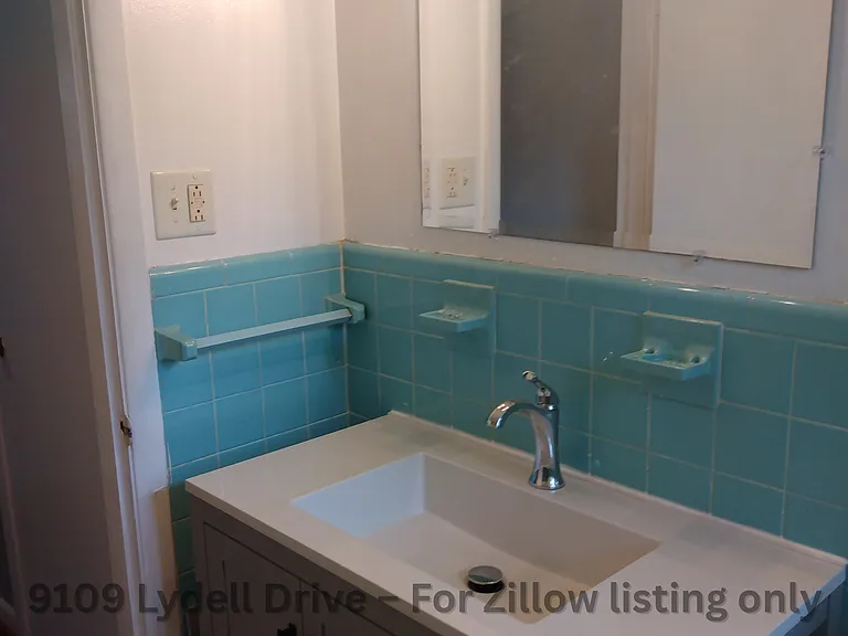 9109 Lydell Dr — Photo 16