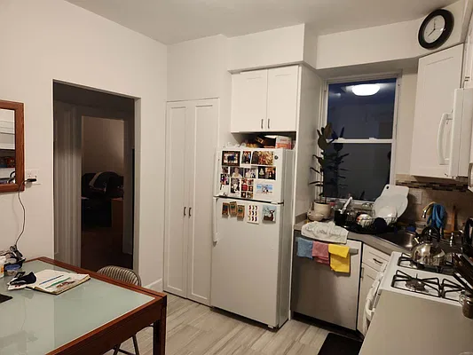 Rented by Halvatzis Realty | media 6