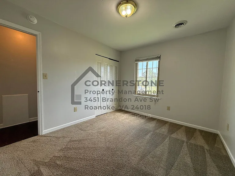 713 Lakeview Cir — Photo 8