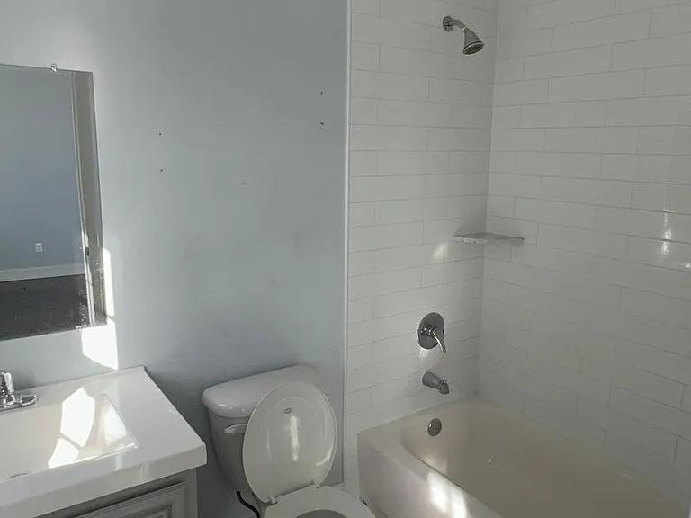 586 Roosevelt Ave #2C — Photo 11