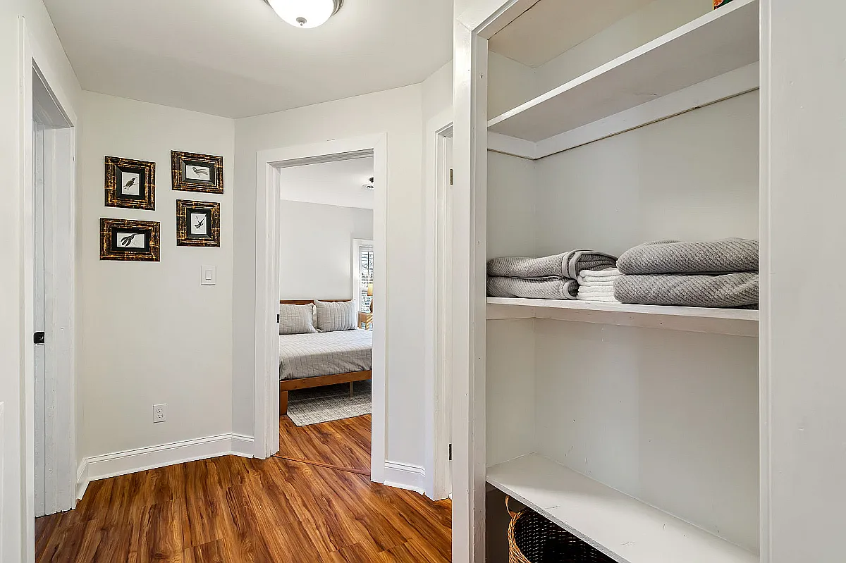 2 bed, 1000 sqft, $2,200 — Photo 3
