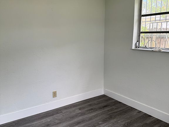 4th image of 2620 SW 53rd Ave
