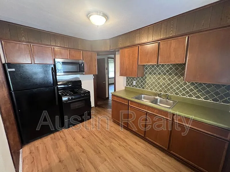 2 bed, 1.0 bath, $1,295 — Photo 4
