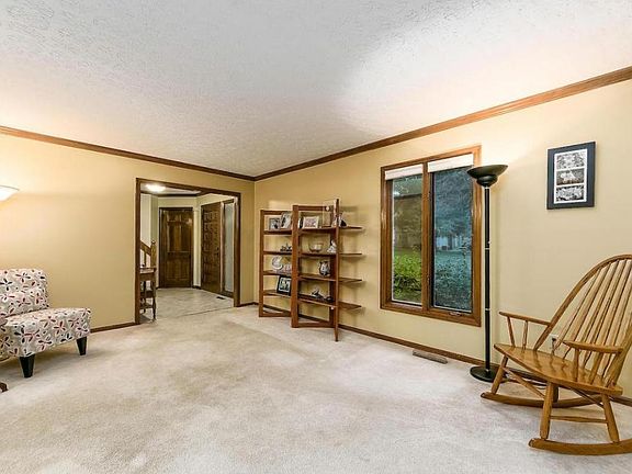5th image of 633 Sycamore Mill Dr
