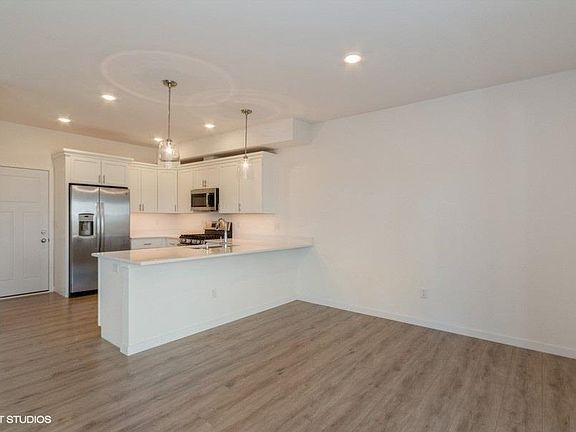 5th image of 102 Dogwood Ln