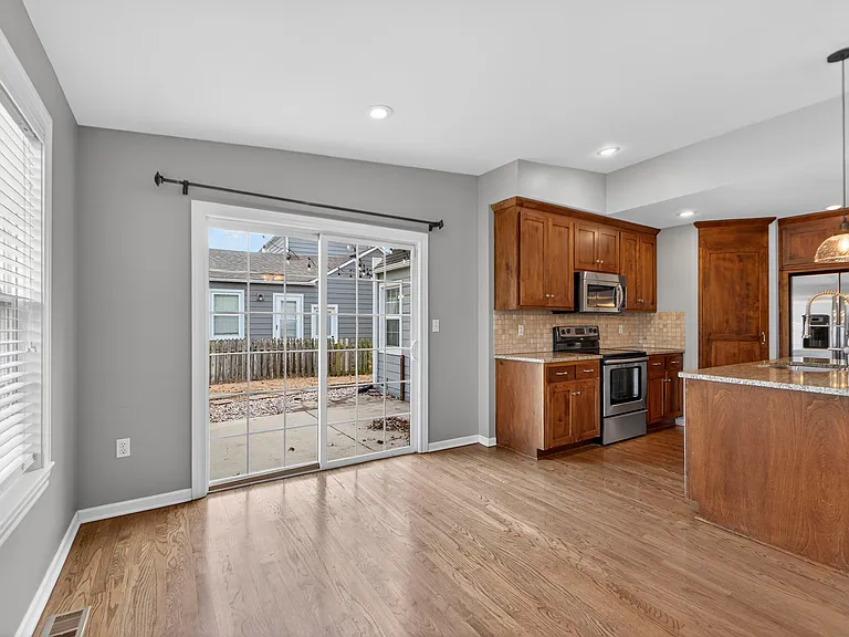 4640 W 70th Ter — Photo 8