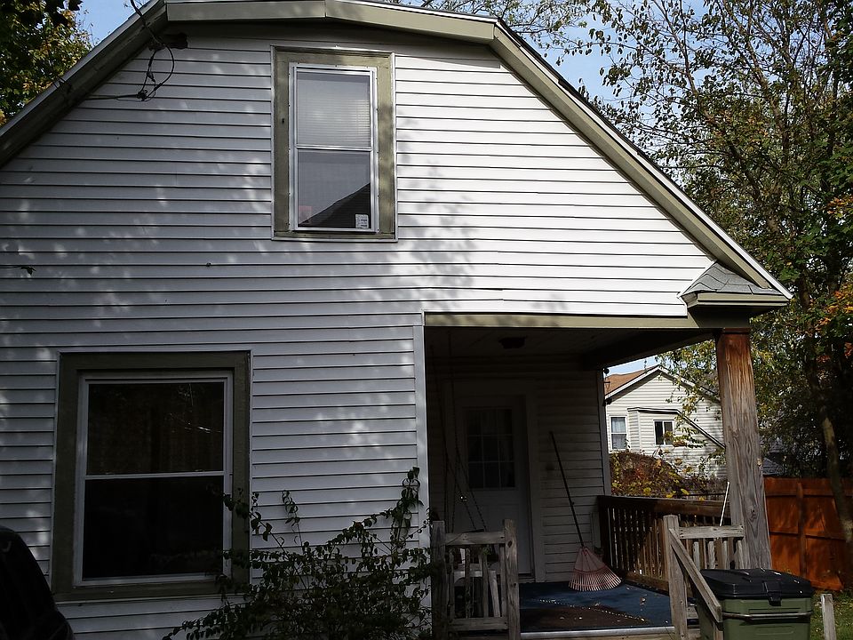 2nd image of 834 E 22nd St