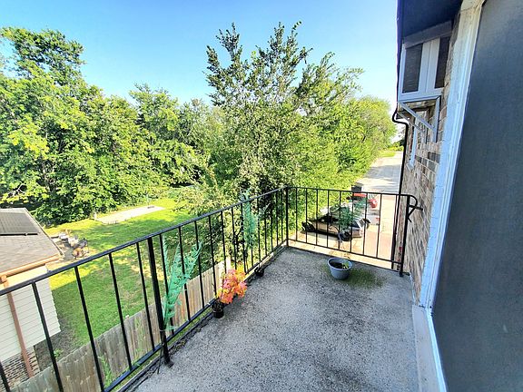2nd image of 1017 E 194th St APT 304