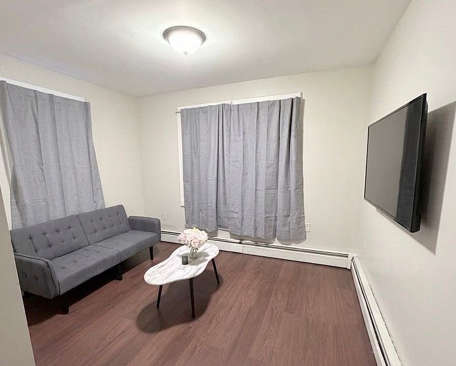 1st image of 218 1st St APT 1