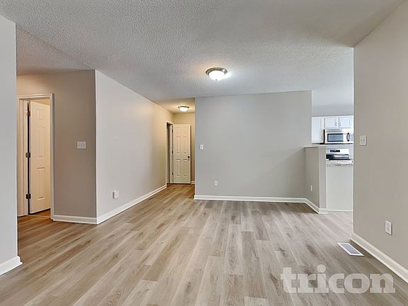 3rd image of 1031 Castle Rock Ct