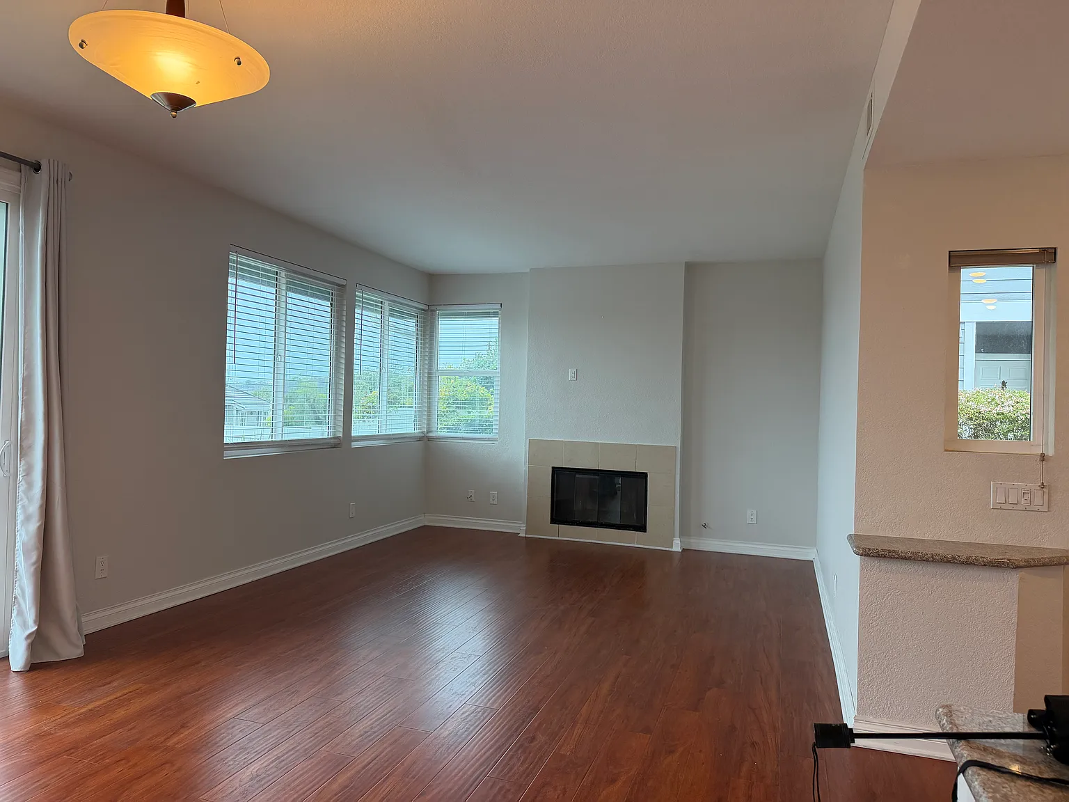 2 bed, 1292 sqft, $4,200 — Photo 4