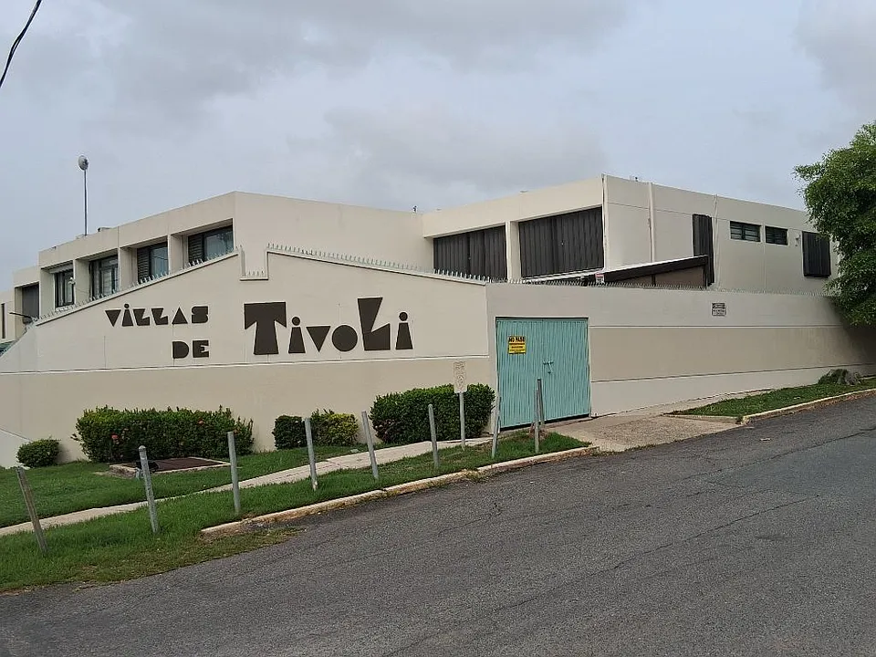 Calle Principal Villas de Tivoli #4